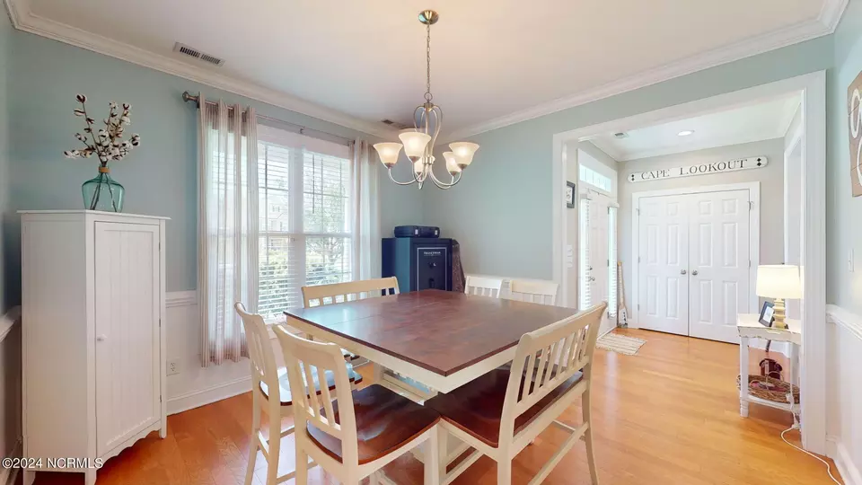 Dining - 702 Captains Pt, Beaufort, NC 28516 photo 2 of 3