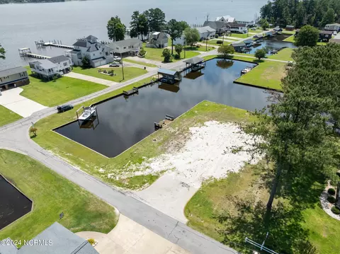 27 Riverview, Chocowinity, NC 27817