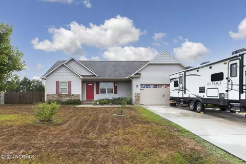 500 Hester Ct, Richlands, NC 28574