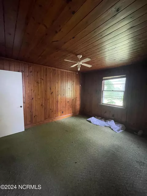 211 E Station St, Mount Olive, NC 28365 photo 6