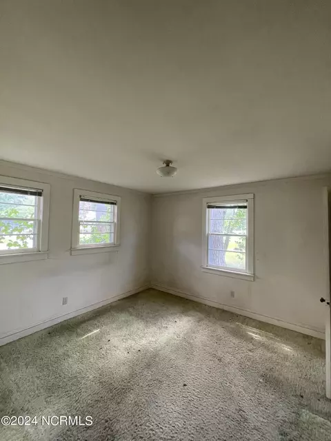 211 E Station St, Mount Olive, NC 28365 photo 8