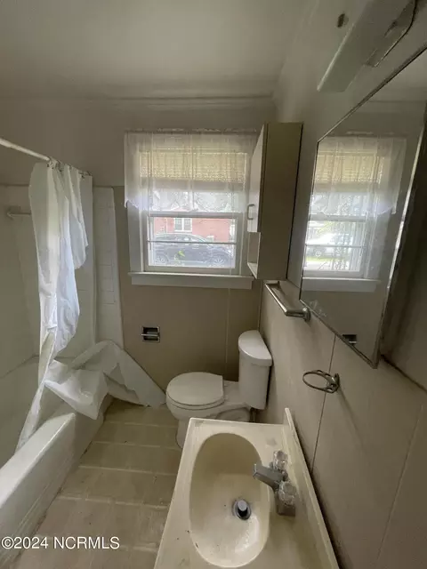 211 E Station St, Mount Olive, NC 28365 photo 7