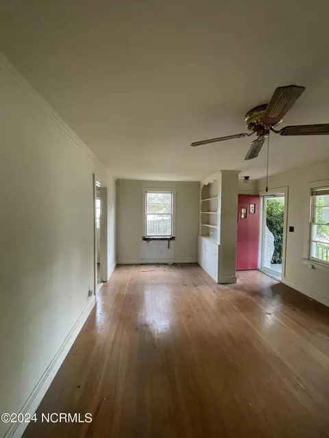 211 E Station St, Mount Olive, NC 28365 photo 3
