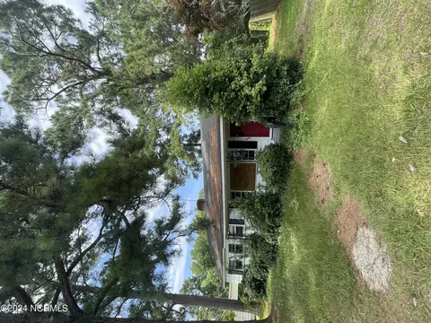 211 E Station St, Mount Olive, NC 28365
