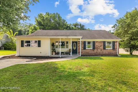 609 Duke Ct, Jacksonville, NC 28546