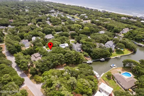 104 Teak Ct, Pine Knoll Shores, NC 28512