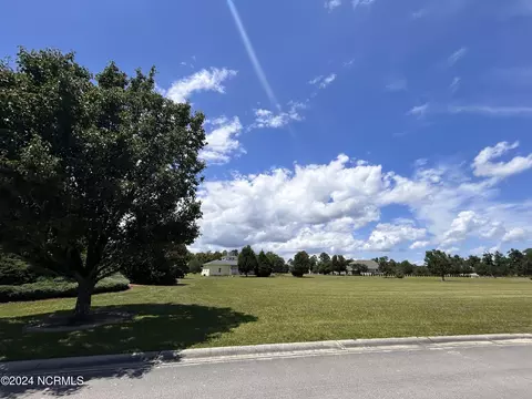 123 Clubhouse Dr, Arapahoe, NC 28510