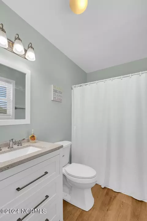 Bath - 9259 Ocean Dr E, Emerald Isle, NC 28594 photo 3 of 4
