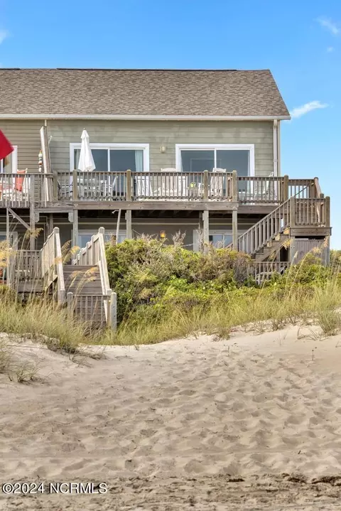 Exterior - 9259 Ocean Dr E, Emerald Isle, NC 28594 photo 2 of 9
