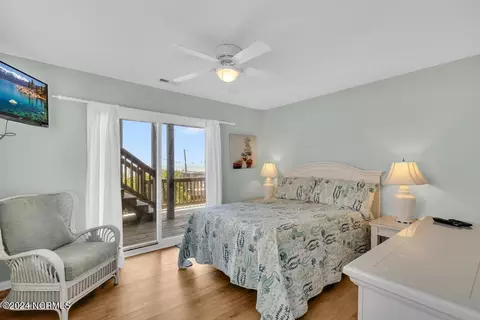 Bedroom - 9259 Ocean Dr E, Emerald Isle, NC 28594 photo 7 of 10