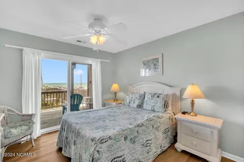 Bedroom - 9259 Ocean Dr E, Emerald Isle, NC 28594 photo 9 of 10