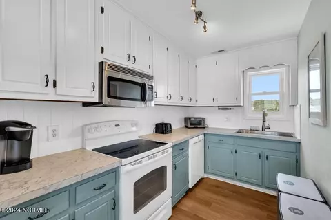 Kitchen - 9259 Ocean Dr E, Emerald Isle, NC 28594 photo 2 of 3