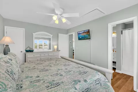 Bedroom - 9259 Ocean Dr E, Emerald Isle, NC 28594 photo 3 of 10