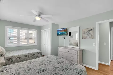 Bedroom - 9259 Ocean Dr E, Emerald Isle, NC 28594 photo 5 of 10