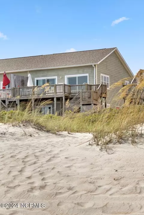 Exterior - 9259 Ocean Dr E, Emerald Isle, NC 28594 photo 5 of 9