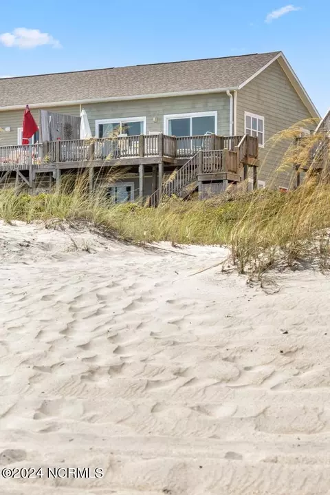 Exterior - 9259 Ocean Dr E, Emerald Isle, NC 28594 photo 4 of 9