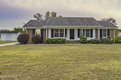 113 Washington Cir, Wallace, NC 28466