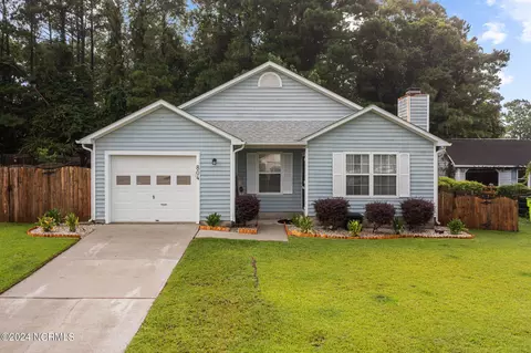 804 N Dogwood Ln, Swansboro, NC 28584