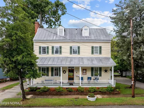 718 Pollock St, New Bern, NC 28562