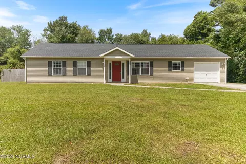 55 Riegel Dr, Hubert, NC 28539