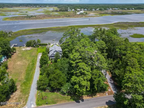 5604 E Yacht Dr, Oak Island, NC 28465