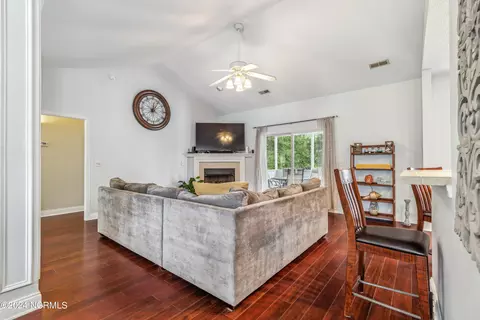 108 Hickory Cir, Hampstead, NC 28443 photo 10