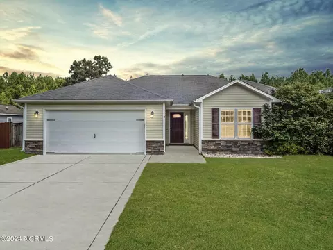 112 Braeburn Blvd, Richlands, NC 28574