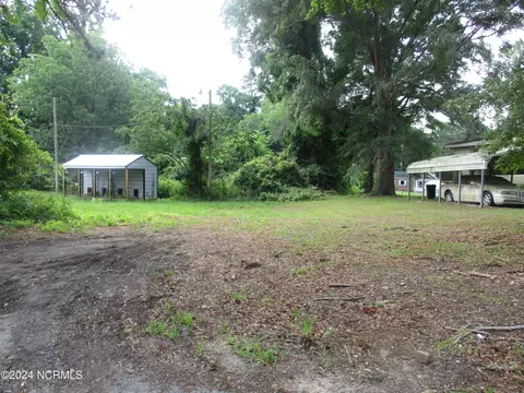 1209 Gooding Dr, Kinston, NC 28501