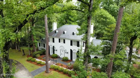 407 S Edgewood Cir, Whiteville, NC 28472