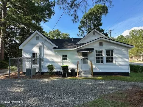 205 Dixon St NW, Elm City, NC 27822