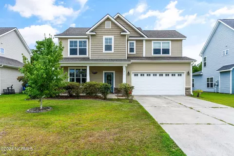 211 Admiral Ct, Sneads Ferry, NC 28460
