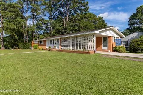 Exterior - 406 E Murphy St, Wallace, NC 28466 photo 1 of 4