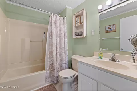 Bath - 406 E Murphy St, Wallace, NC 28466 photo 3 of 3