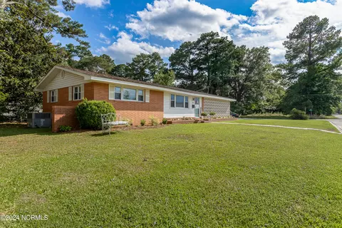 Exterior - 406 E Murphy St, Wallace, NC 28466 photo 2 of 4