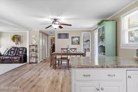 Dining - 406 E Murphy St, Wallace, NC 28466 photo 3 of 3