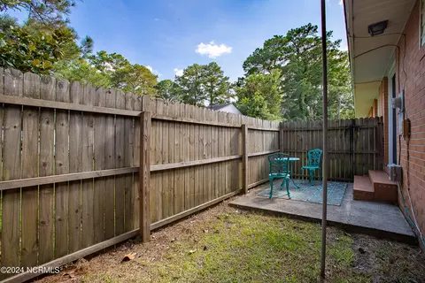 Exterior - 406 E Murphy St, Wallace, NC 28466 photo 3 of 4