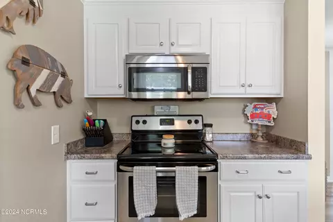 Kitchen - 406 E Murphy St, Wallace, NC 28466 photo 3 of 3