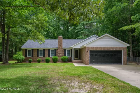 944 Eton Dr, Jacksonville, NC 28546