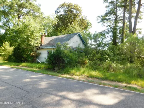 251 Graham Rd, Raeford, NC 28376