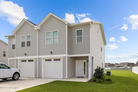 127 Pasture Ln #B, Swansboro, NC 28584