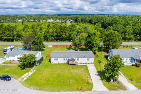 706 Oak Dale Ln, Sneads Ferry, NC 28460
