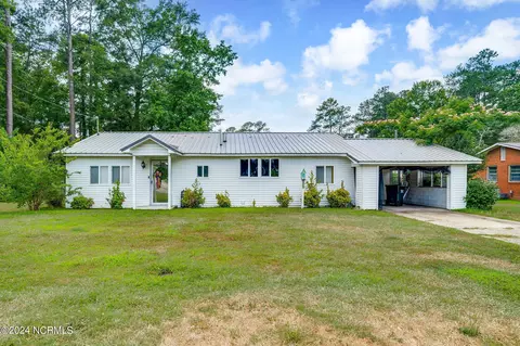 301 N Orange St, Wallace, NC 28466