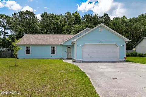 121 Daphne Dr, Hubert, NC 28539