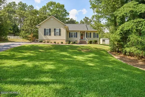 145 Rothbury Dr, Carthage, NC 28327