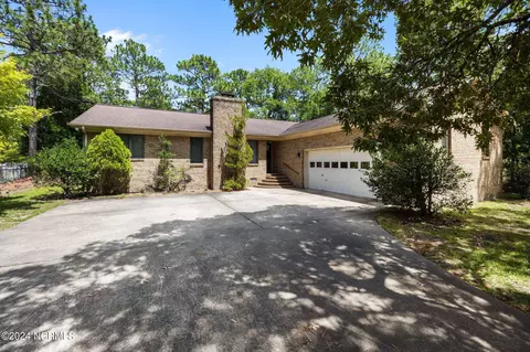 1015 Coral Reef Dr, New Bern, NC 28560