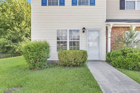 1201 Timberlake Trl, Jacksonville, NC 28546