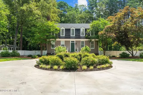 19 Trinity Dr, Lumberton, NC 28358