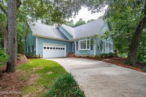 105 Elm Ct, Pine Knoll Shores, NC 28512