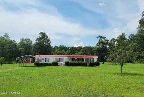 5822 White Line Rd, Ayden, NC 28513