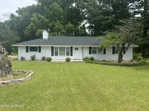 412 N Wilson St, Walstonburg, NC 27888